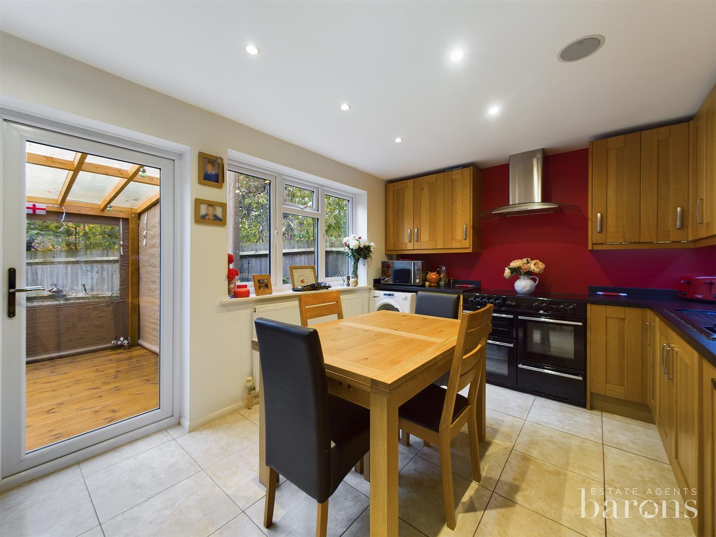 3 Bed Bungalow Detached, Reading Road, Chineham, Basingstoke Barons